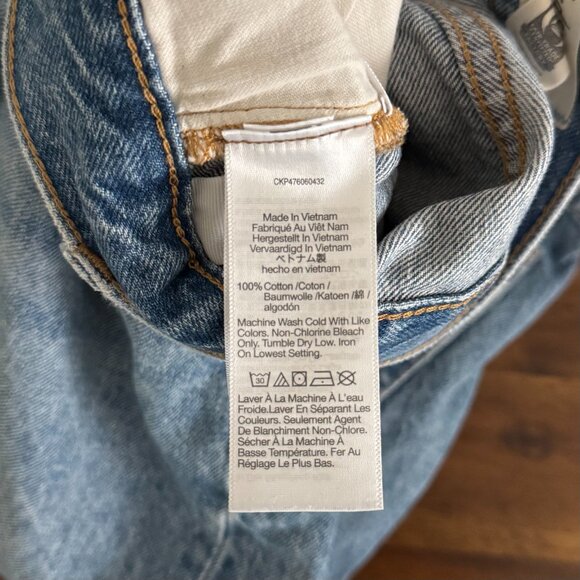 Madewell - Petite Low-Slung Straight Jeans in Olvera Wash - Picture 13 of 14